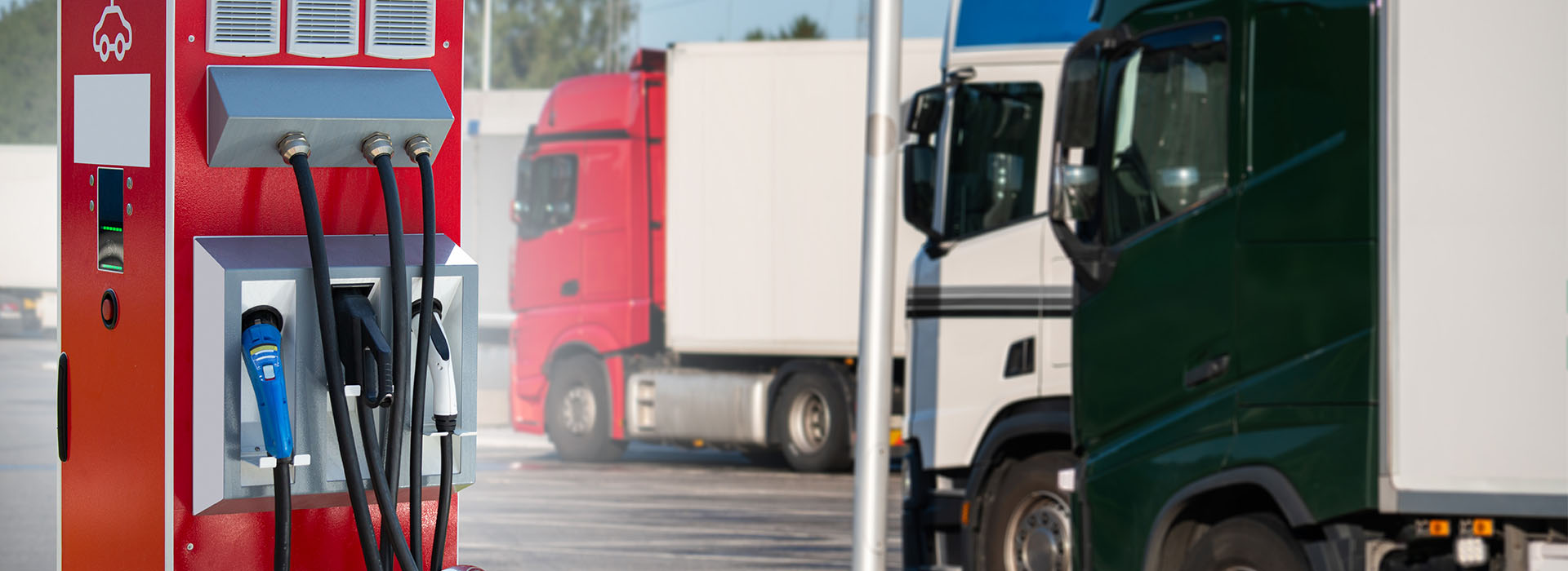 Heavy truck charging & battery swapping scene